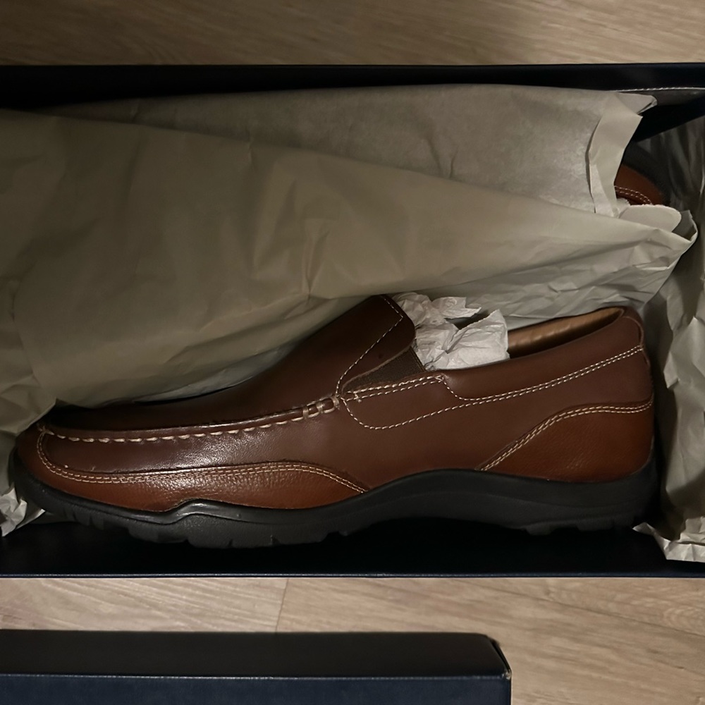 Cole haan men’s leather shoes. NWT. Size 11.